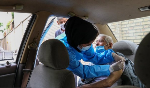 راه اندازی اولین مرکز خودرویی واکسیناسیون کرونا در شهر کرمانشاه