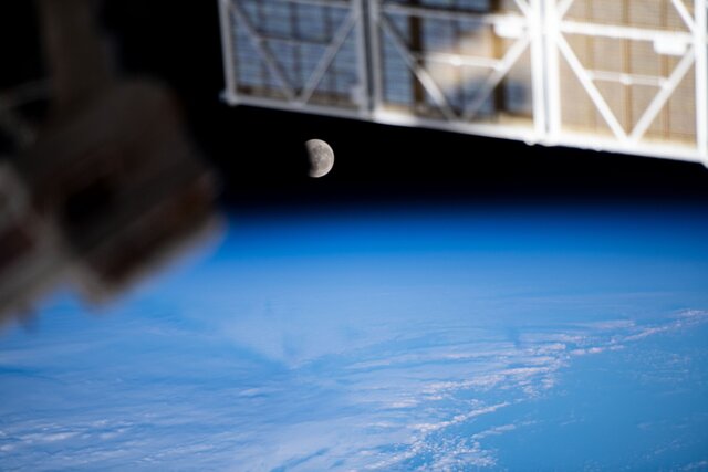 ماه گرفتگی و ابَر ماه از منظر ایستگاه فضایی بین‌المللی