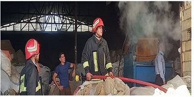 آتش در یک کارگاه ضایعاتی در کرمانشاه مهار شد
