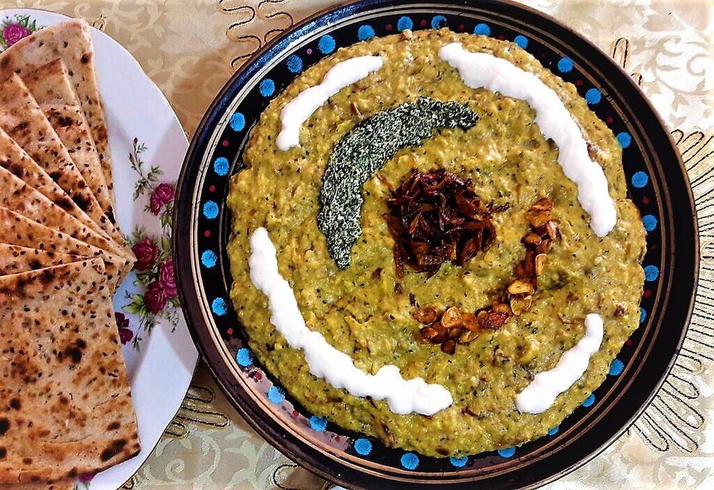 طرز تهیه حلیم بادمجان/ترفندی برای کشدار شدن این غذای خوشمزه