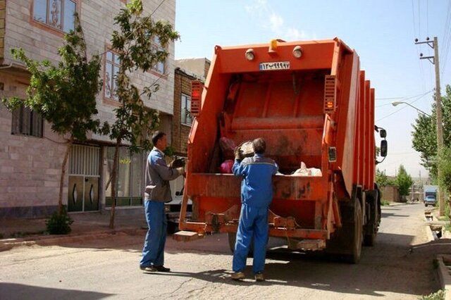 اجرای پایلوت “جمع آوری زباله از درب منازل” در کرمانشاه/ مخازن جمع آوری می‌شوند