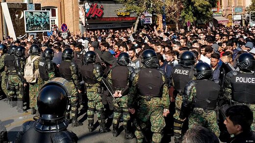 شکاف میان طیف قالیباف با تندروها بر سر مطالبات نسل جوان/در لباس انقلابی گری بحران می آفرینند/صدای جوانان شنیده نشد

 