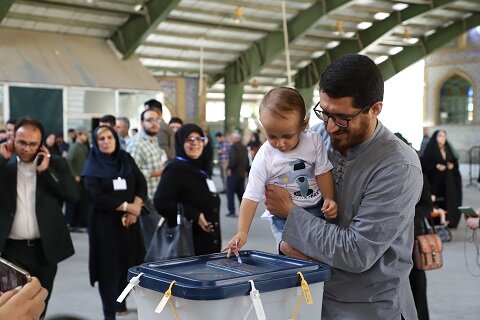 ‌فرماندار: ۱۰۰۰ نفر در فرآیند برگزاری انتخابات در دالاهو پای کار هستند